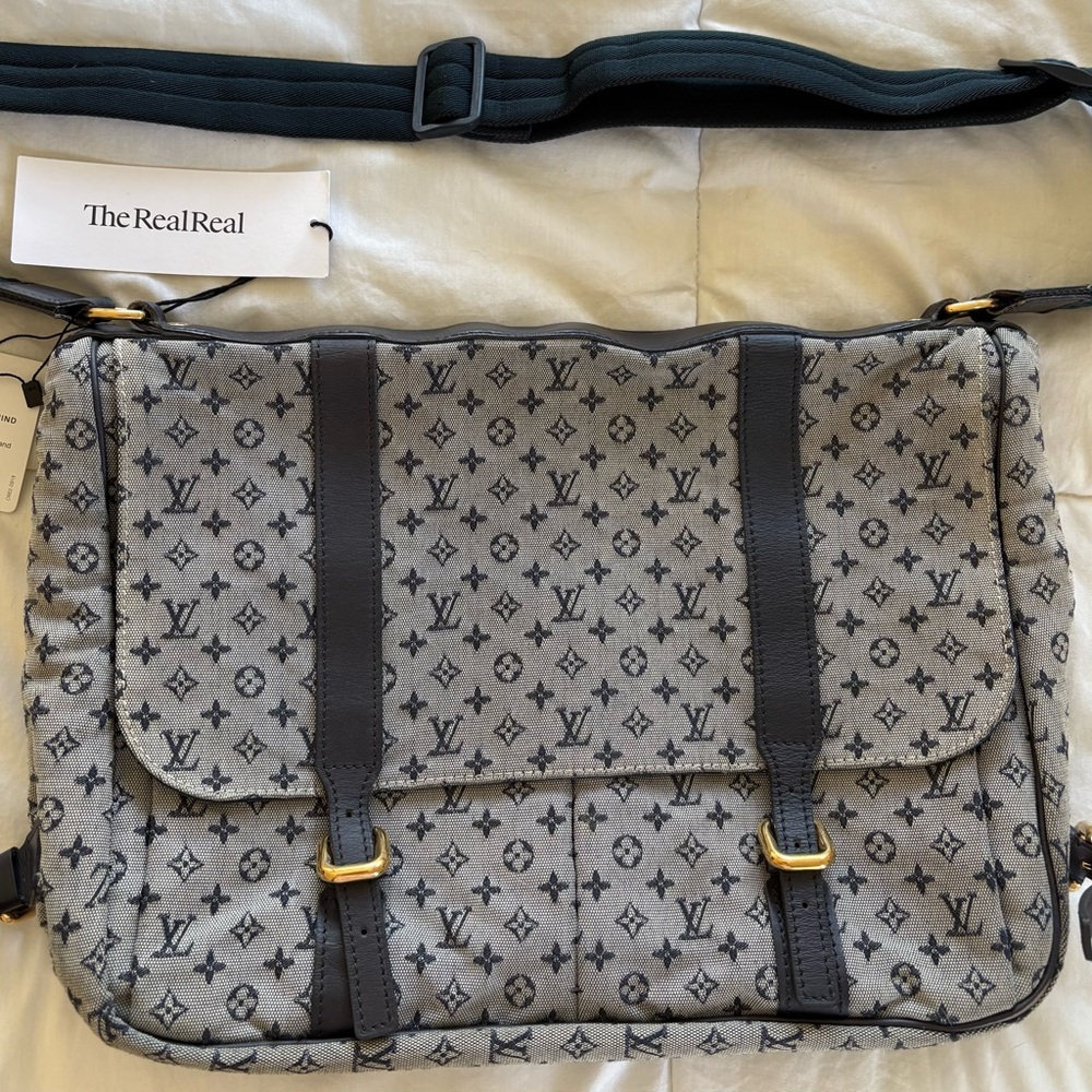 Authenticated Louis Vuitton Gray and Blue Messenger Bag with Monogram Purse